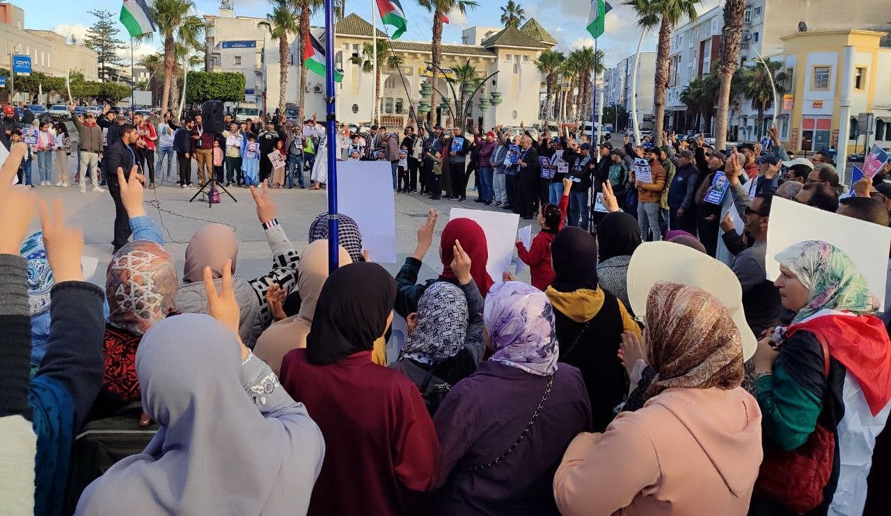 Cover Image for احتجاجات وسط مدينة الجديدة استنكارا لاستمرار الحرب على غزة ودعما للمعتقل “دكار”
