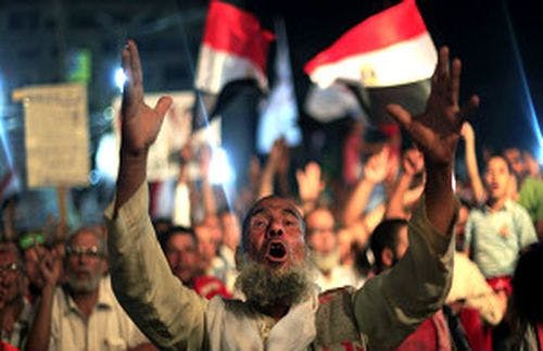 Cover Image for مصر: حركة ديبلوماسية عربية وغربية والرافضون للانقلاب يواصلون صمودهم