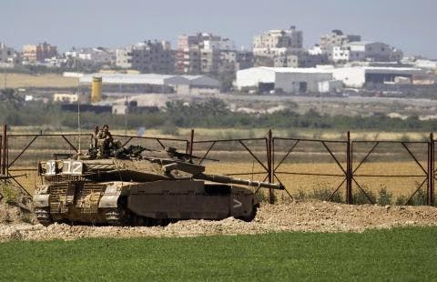 Cover Image for غزة: توغل آليات عسكرية إسرائيلية داخل أراضي فلسطينية في القطاع
