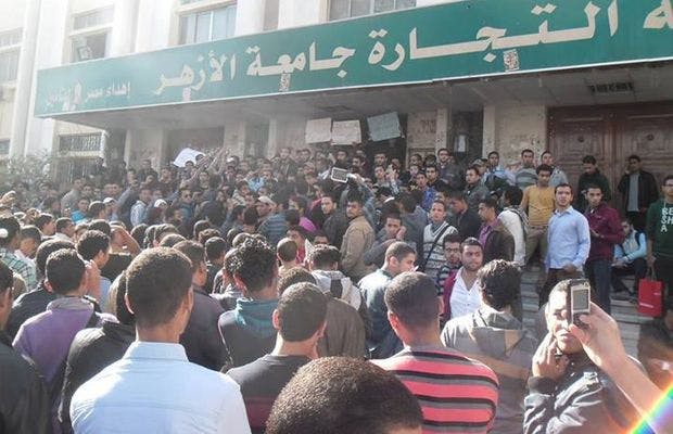 Cover Image for طلاب الأزهر يخوضون إضرابا مفتوحا عن الدراسة احتجاجا ضد “أمن الانقلاب”
