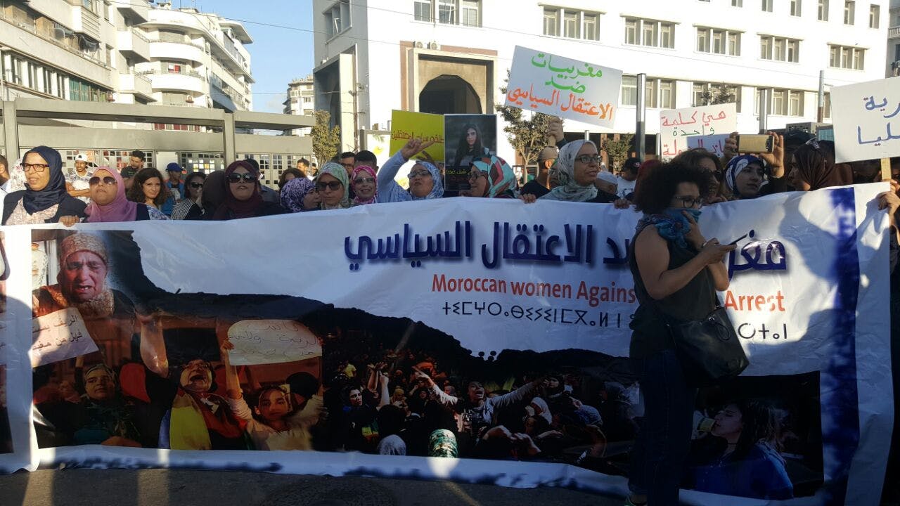 Cover Image for نساء البيضاء يخرجن في وقفة احتجاجية للمطالبة بالسراح الفوري للمعتقلين السياسيين