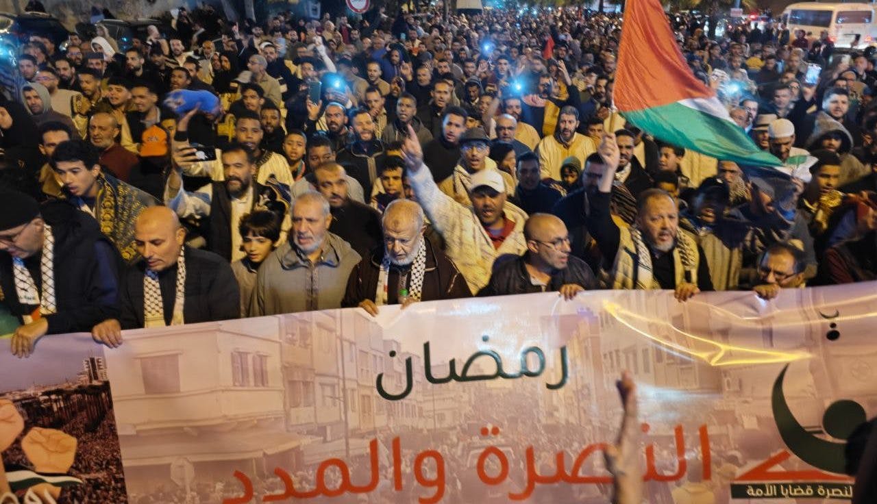 Cover Image for مسيرات ليلية رمضانية حاشدة لا تخفت في المغرب دعما لغزة وإدانة لجرائم الإبادة الجماعية