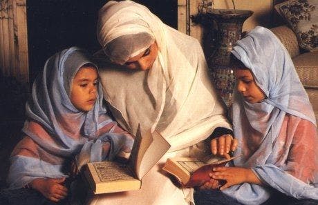 Cover Image for أساس الأسرة المتماسكة: قيادة المرأة لبرجها الاستراتيجي