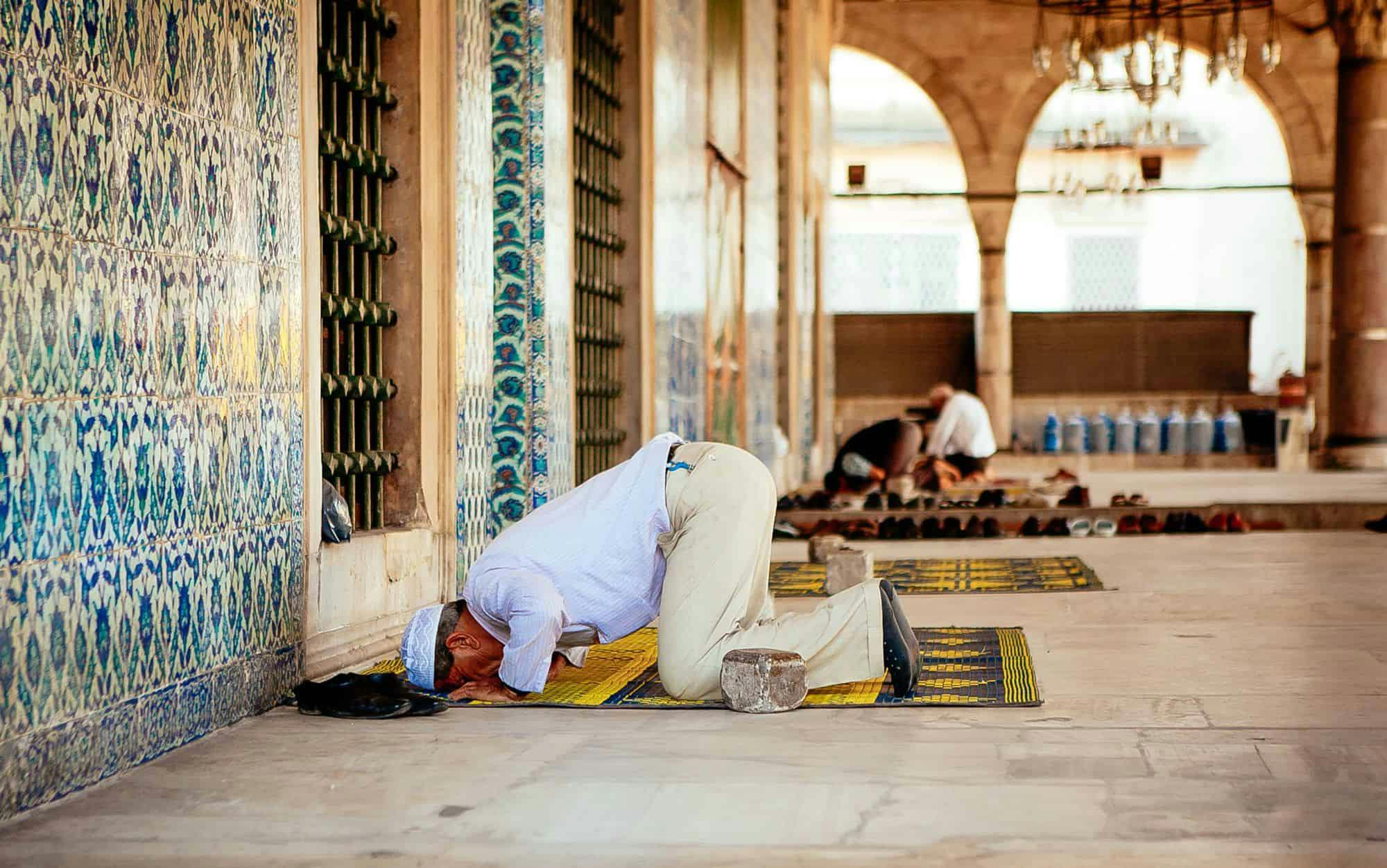 Cover Image for المسجد عنوان الرجعة والتوبة بعد التوبة